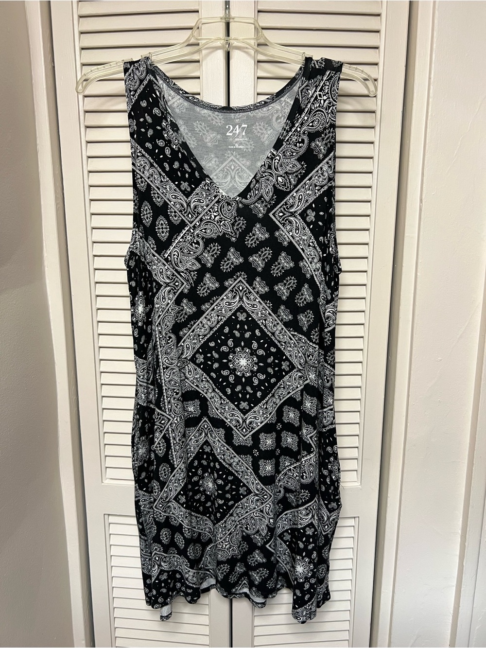 24/7 by Maurices Black & White Bandana Print Sleeveless V-Neck Tank Dress